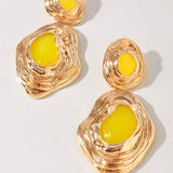 METAL WRINKLED W COLOR STONE DANGLE EARRINGS